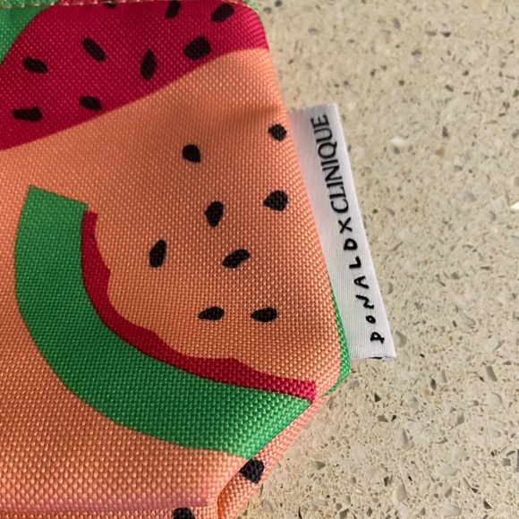 3 Women’s Clinique make up pouches - Picture 3 of 7